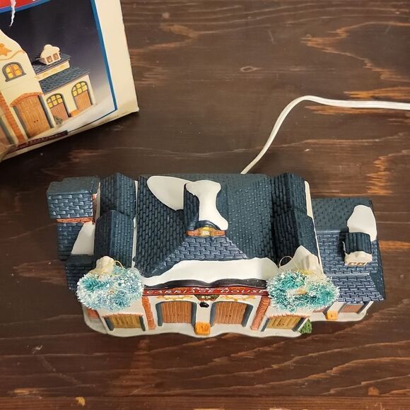 Lemax Cuddington Village Pickwick Carriage House 1999 # 288699 - Picture 5 of 10